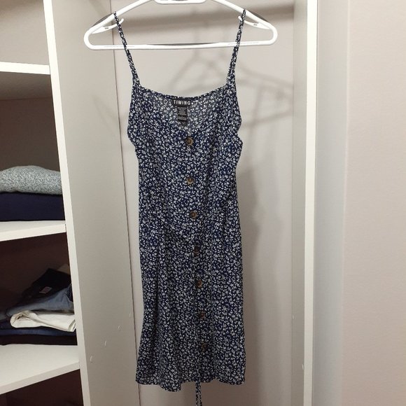 Adorable Summer Dress - Picture 2 of 3